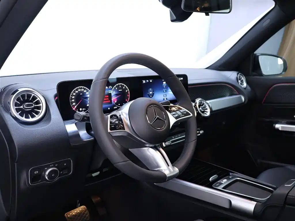 Mercedes-Benz GLB 2025 — фото 11