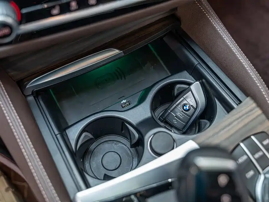 BMW 5 Series 2023 — фото 10