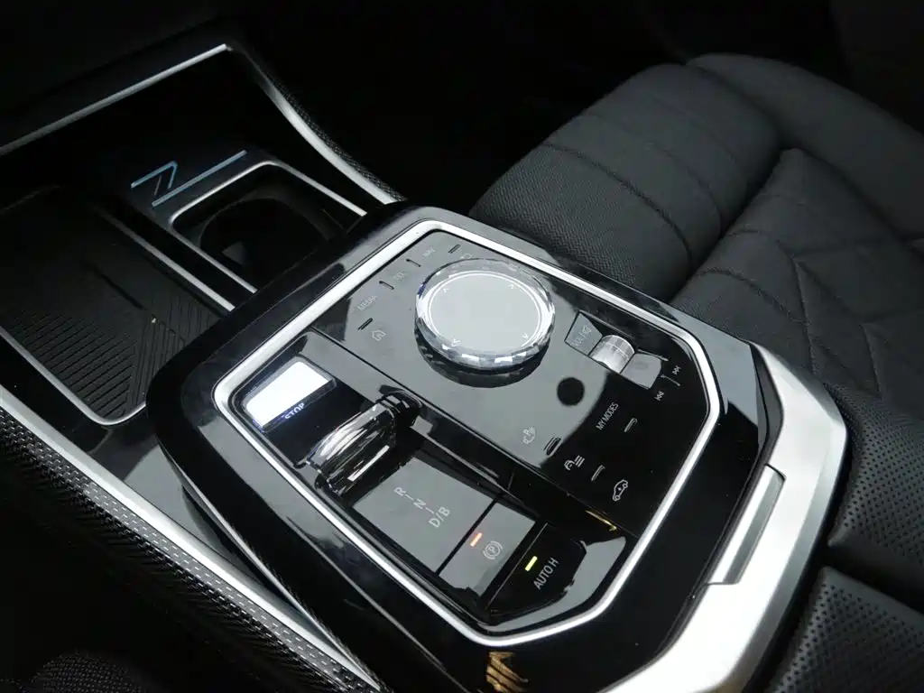 BMW i7 M70L 2023 — фото 11