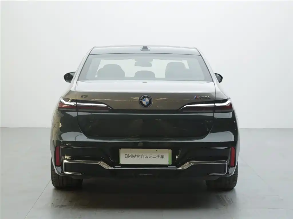 BMW i7 M70L 2023 — фото 5