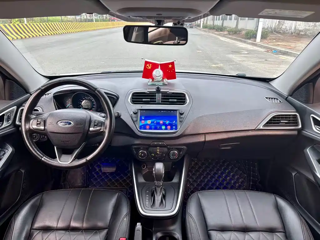 Ford Escort 2021 — фото 5