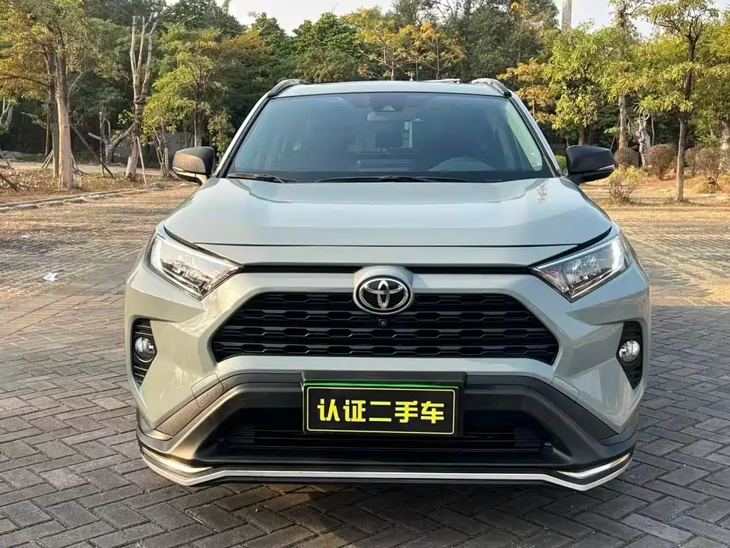 Toyota RAV4 2020 — фото 2