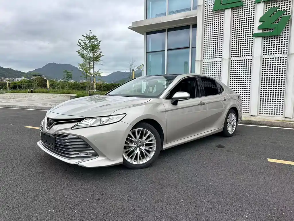 Toyota Camry 2019 — фото 4