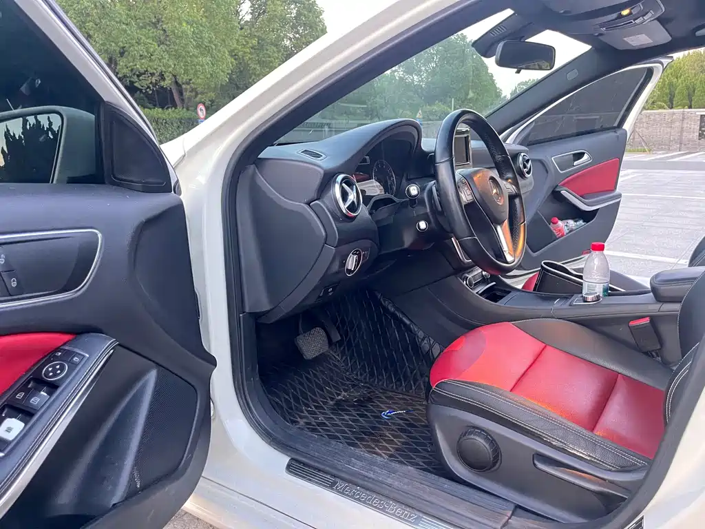 Mercedes-Benz A-Class 2015 — фото 12