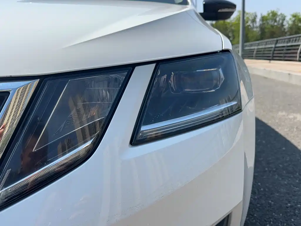 Skoda Octavia 2018 — фото 26