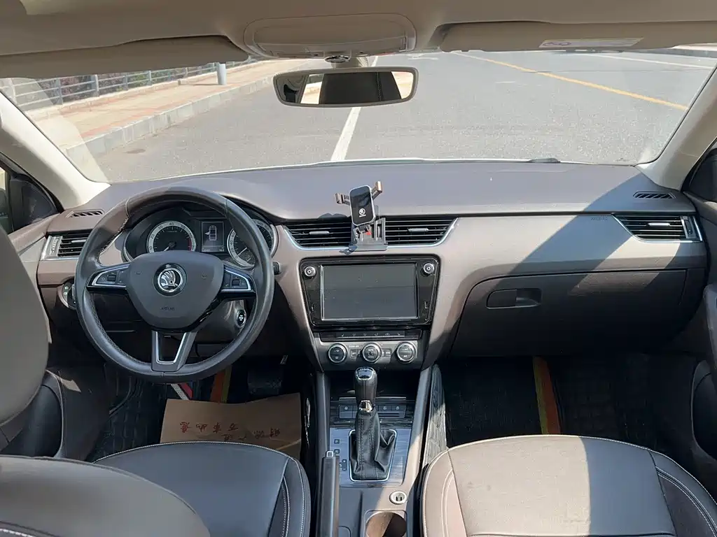 Skoda Octavia 2018 — фото 15