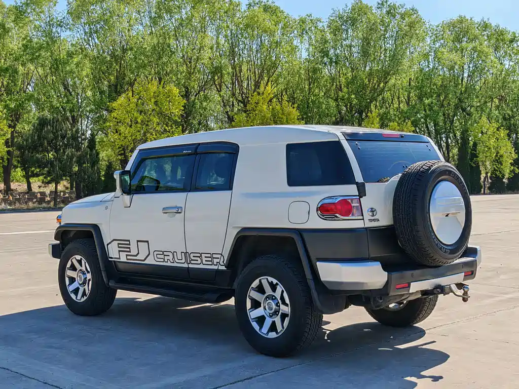 Toyota FJ Cruiser 2018 — фото 6