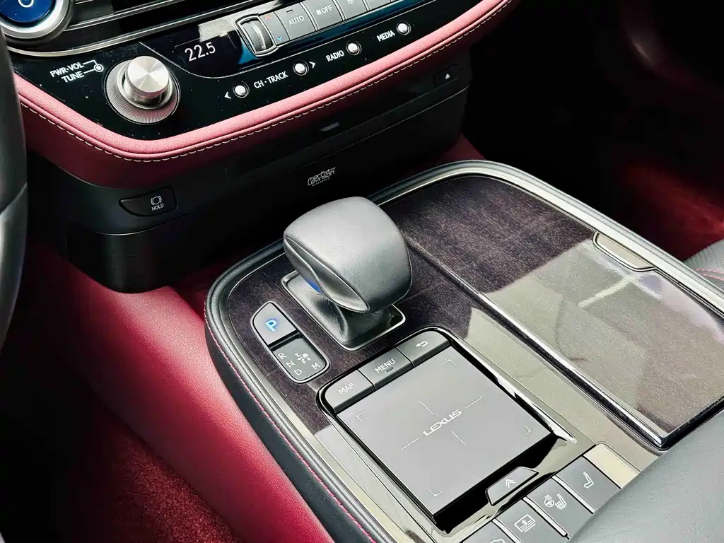 Lexus LS 2021 — фото 10