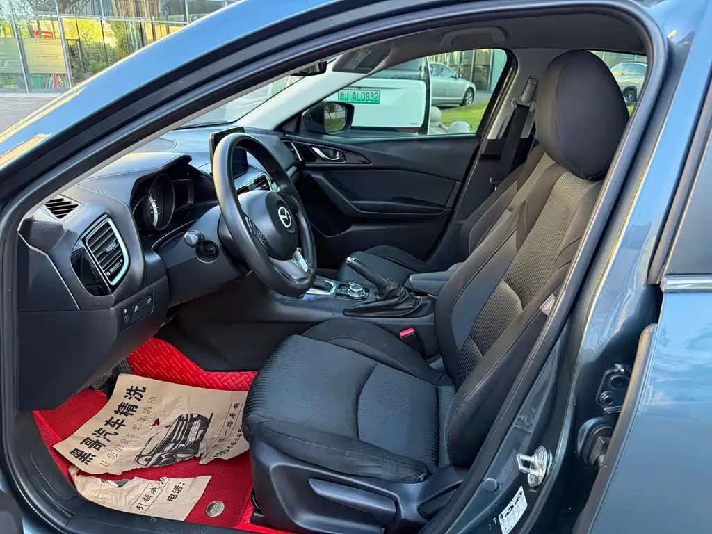 Mazda 3 Axela 2015