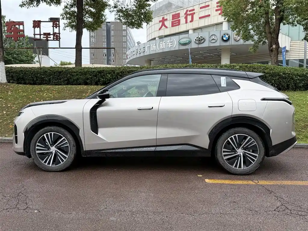 Lynk & Co 08 EM-P 2024 — фото 3