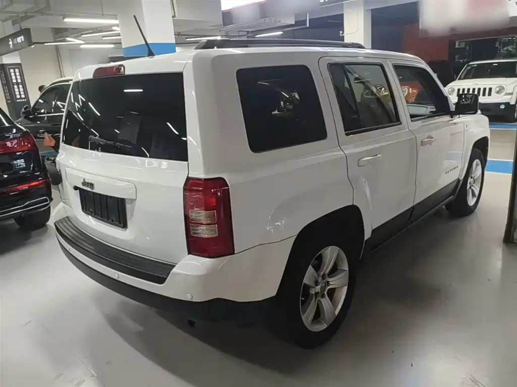 Jeep Patriot 2015 — фото 7