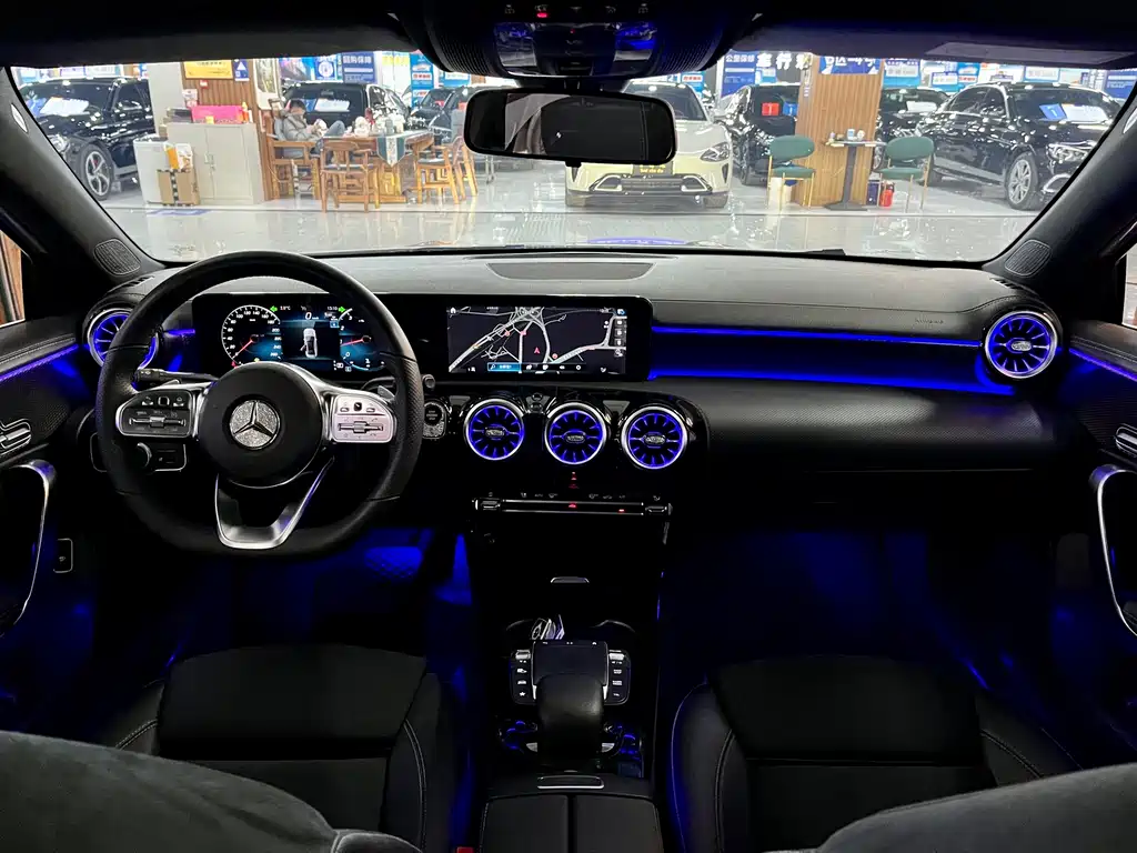 Mercedes-Benz A-Class 2023 — фото 11