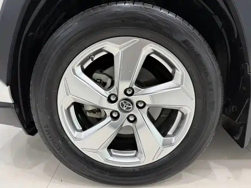 Toyota RAV4 2020 — фото 14
