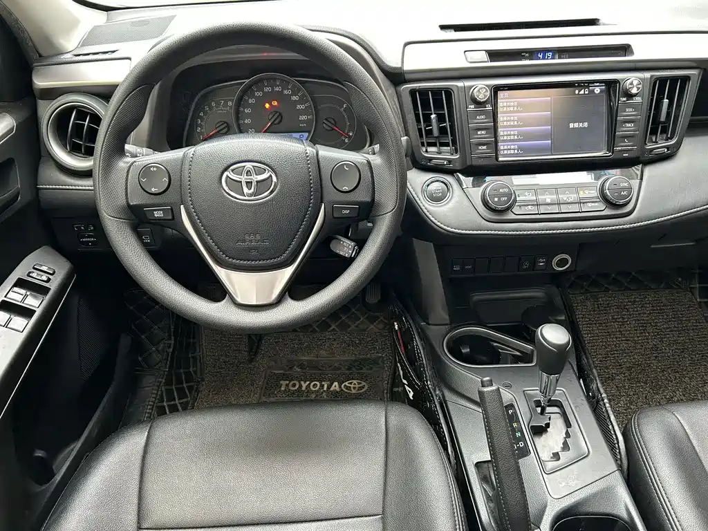 Toyota RAV4 2019 — фото 12