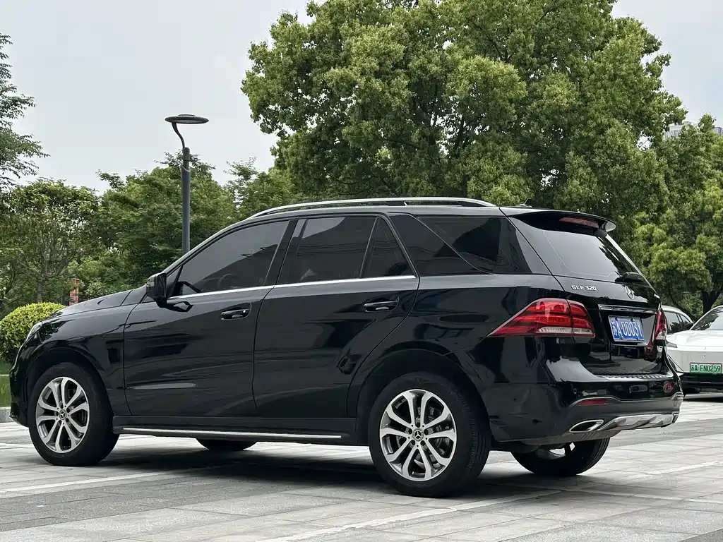 Mercedes-Benz GLE 2017 — фото 5