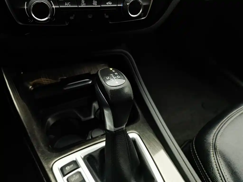 BMW 1 Series 2018 — фото 13