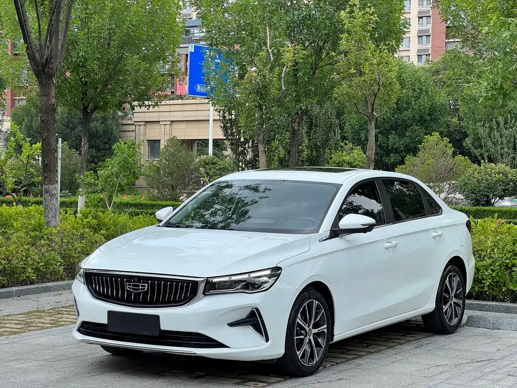 Geely Emgrand 2022