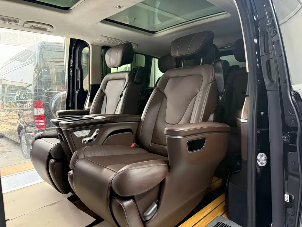 Mercedes-Benz V-Class 2025 — фото 10