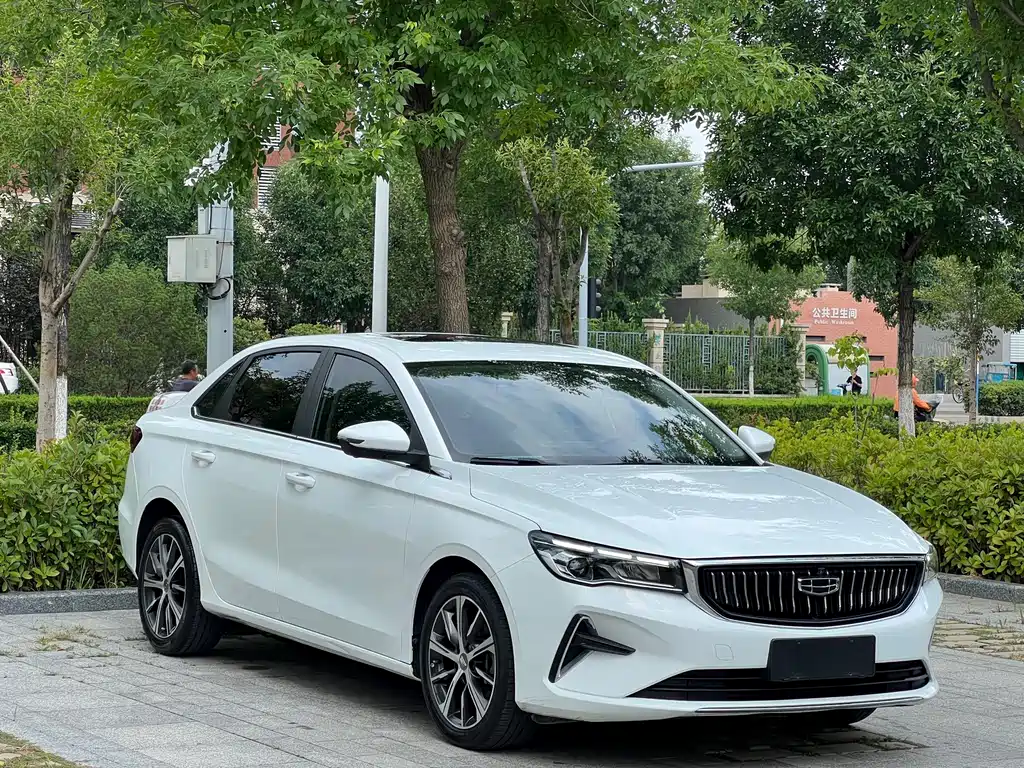 Geely Emgrand 2022