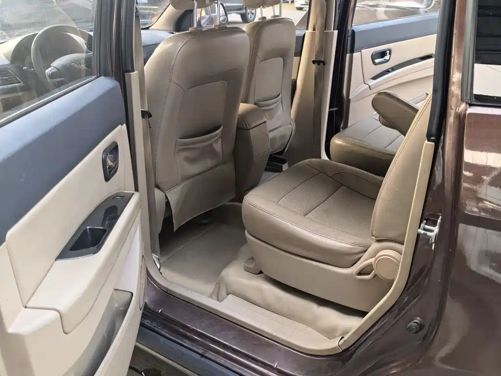 Wuling Hongguang 2016 — фото 11