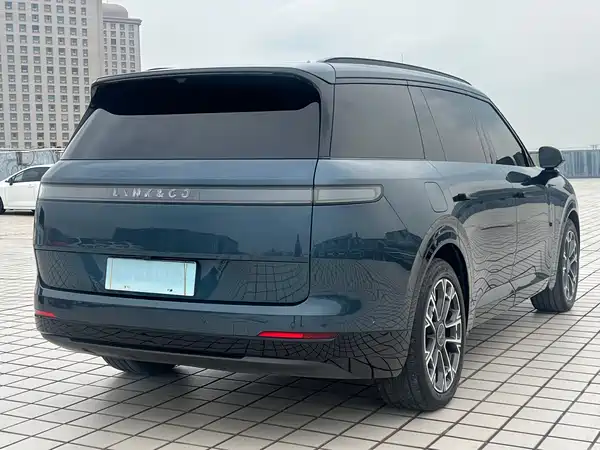 Lynk & Co 900 2025