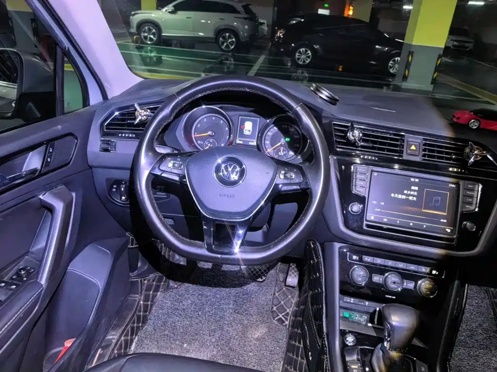 Volkswagen Tiguan L 2018 — фото 11