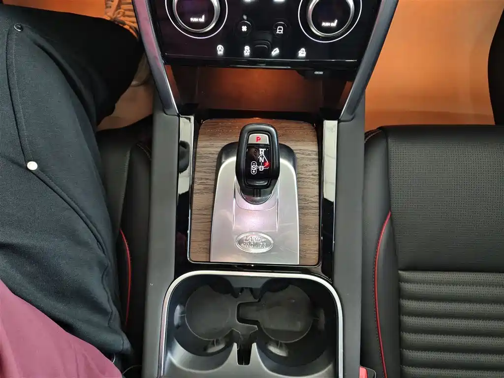 Land Rover Discovery Sport 2023 — фото 14