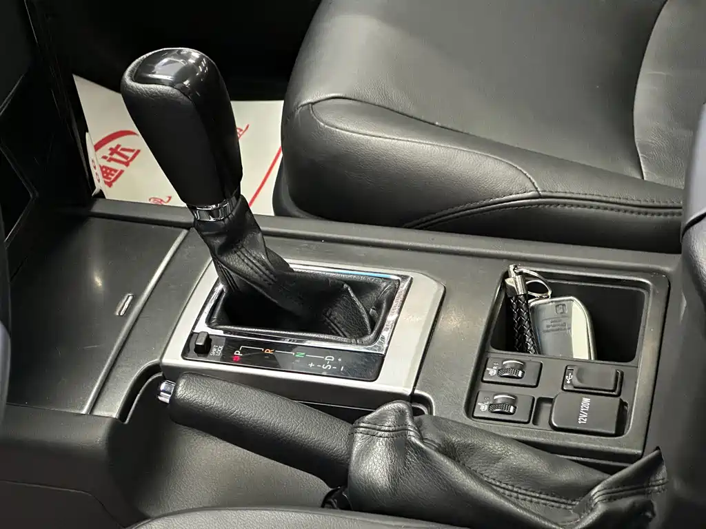 Toyota Prado 2017 — фото 10