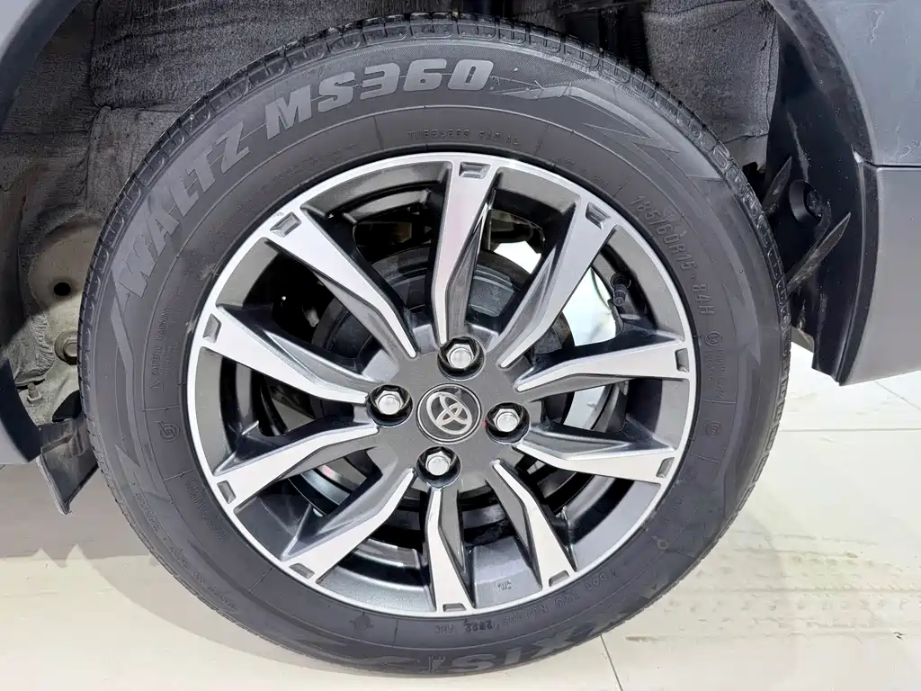 Toyota Yaris L 2022 — фото 15
