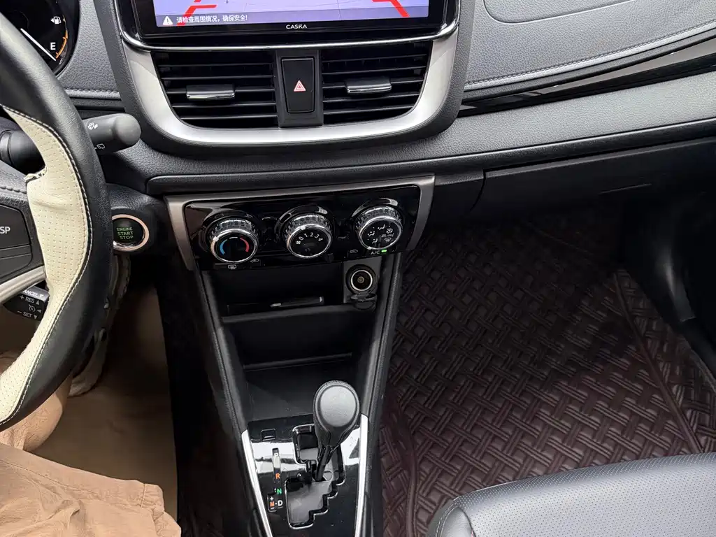 Toyota Yaris L 2022 — фото 13