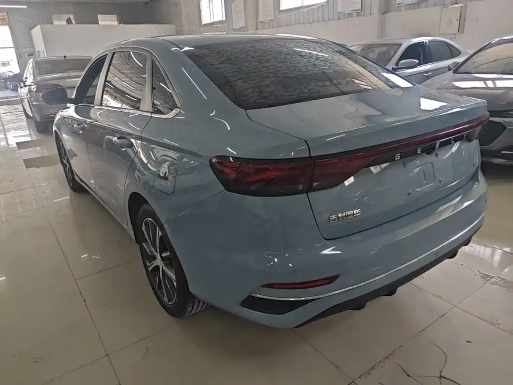 Geely Emgrand 2023