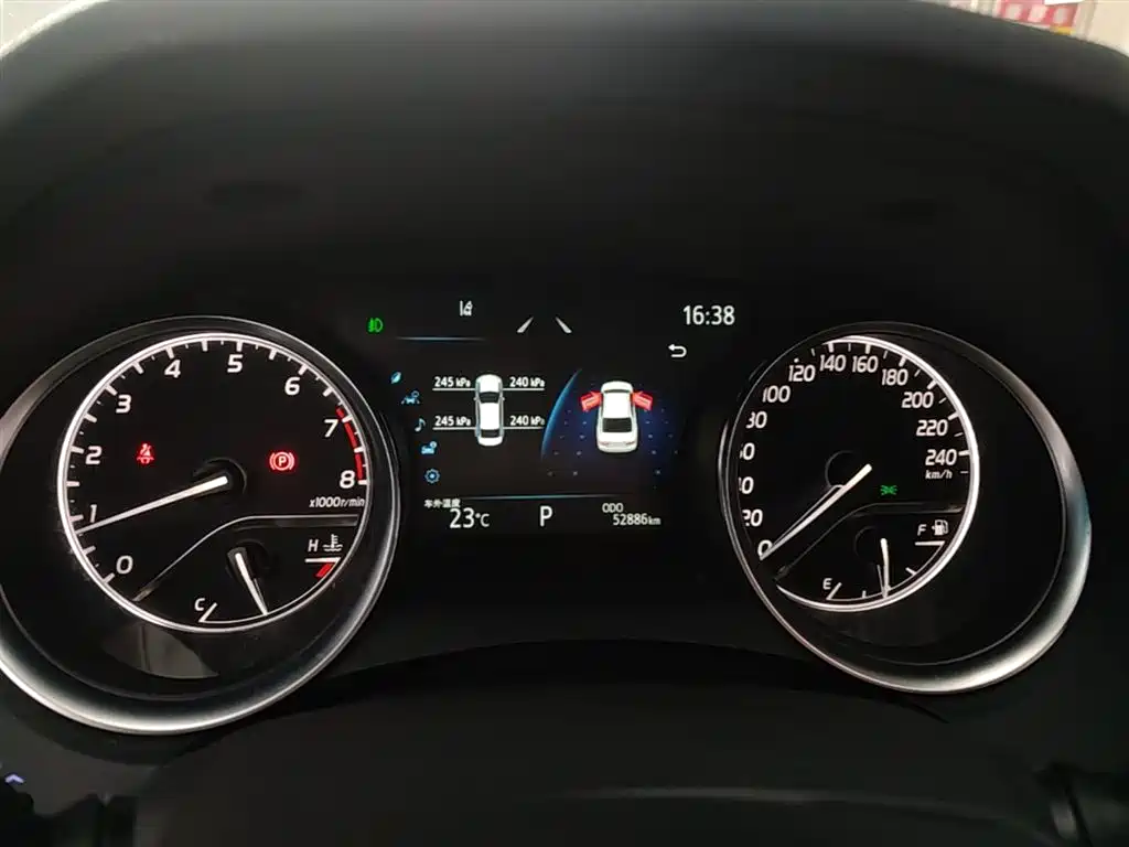 Toyota Camry 2021 — фото 12