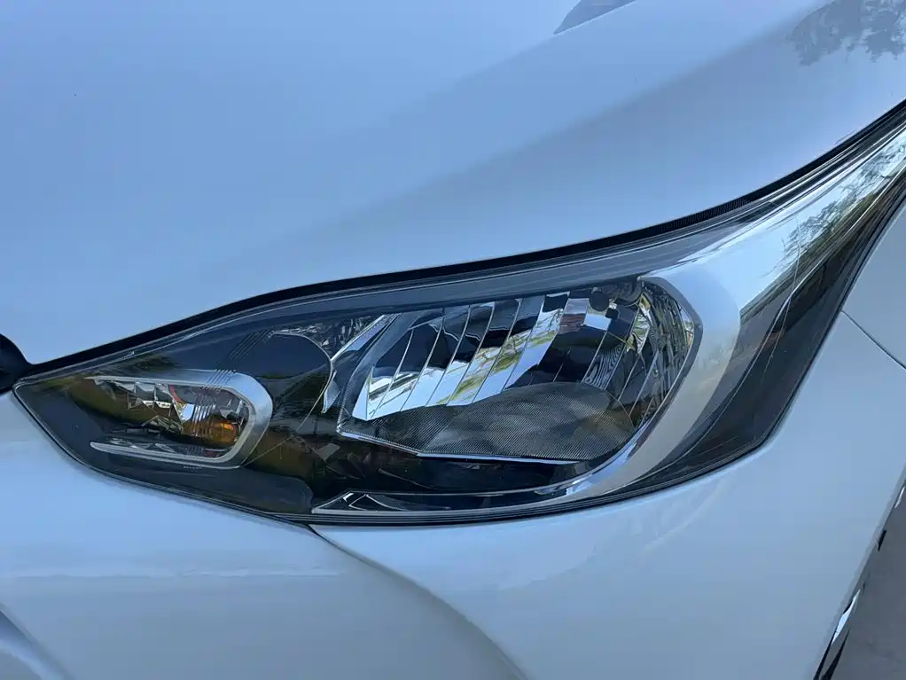 Toyota Yaris L 2017 — фото 20