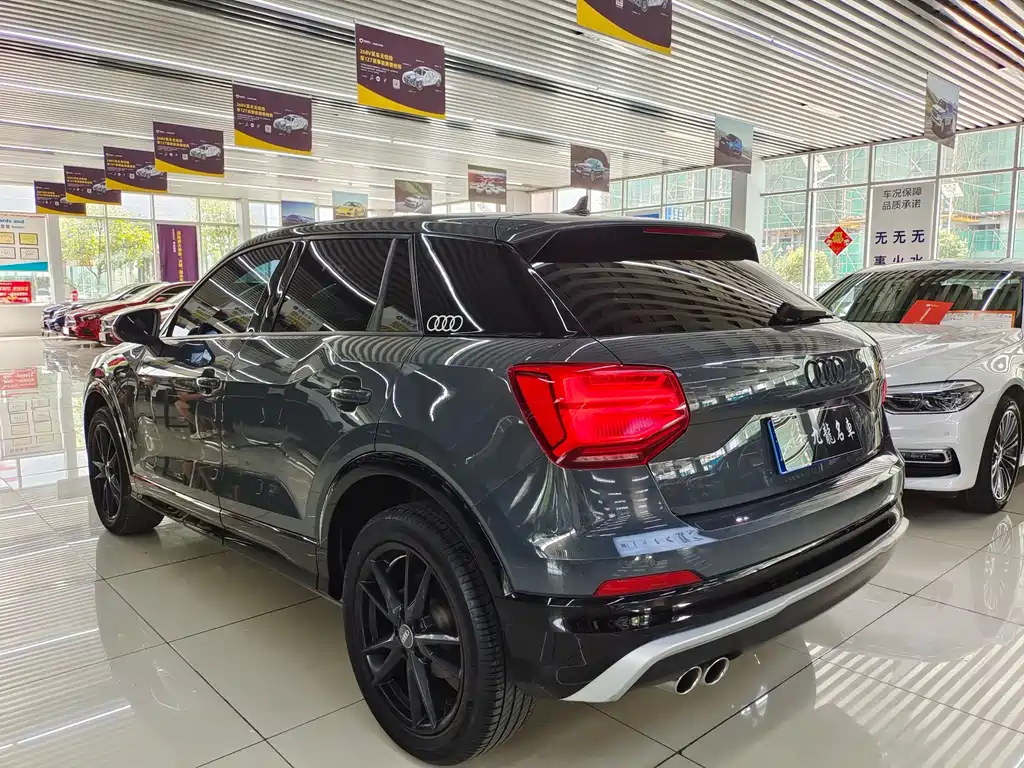 Audi Q2L 2019