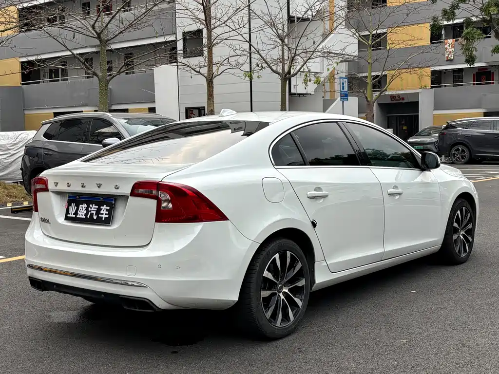 Volvo S60 2018 — фото 4