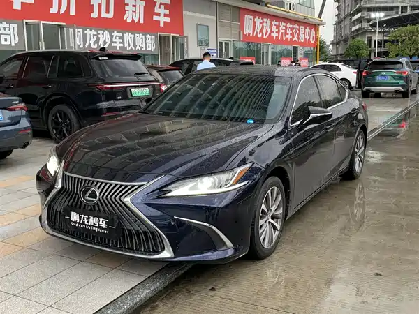 Lexus ES 2020