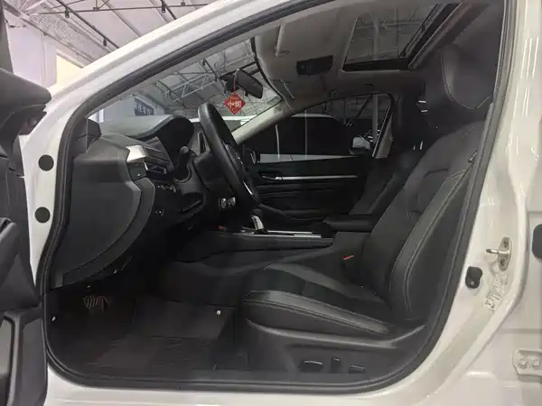 Nissan Teana 2024