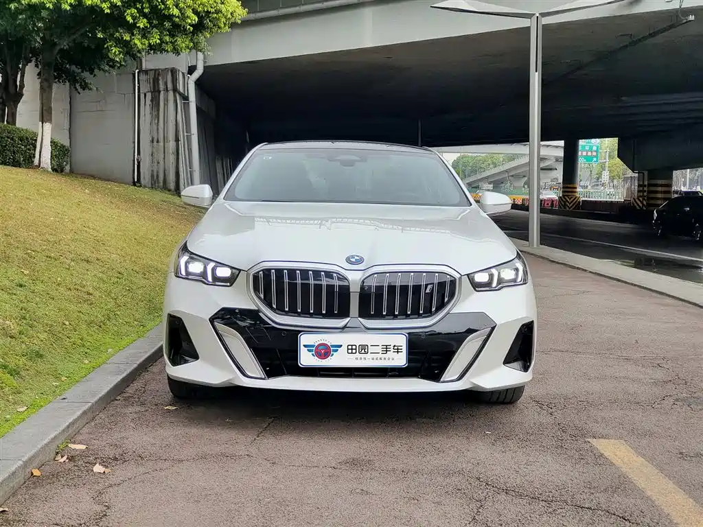 BMW i5 2025 — фото 2