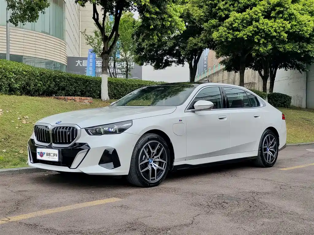 BMW i5 2025 — фото 1