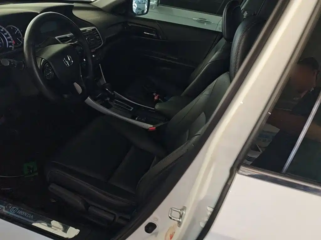 Honda Accord 2017 — фото 15