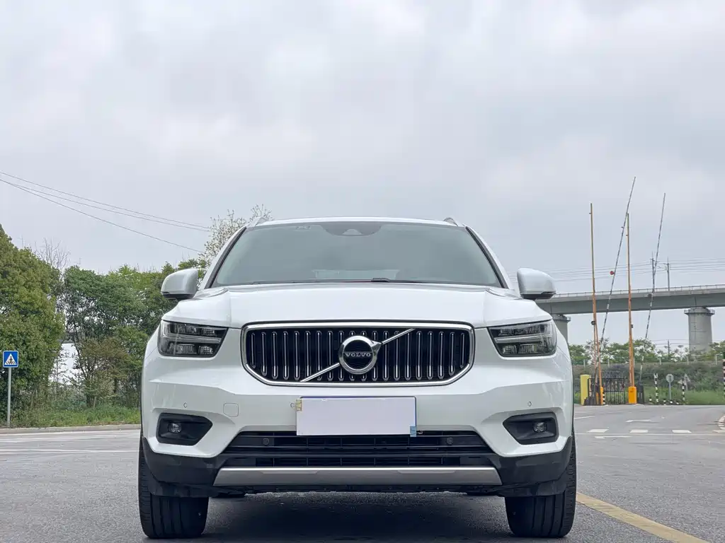 Volvo XC40 2021 — фото 2