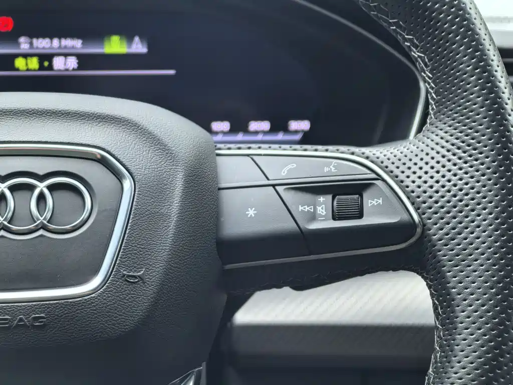 Audi Q5L Sportback 2022 — фото 17
