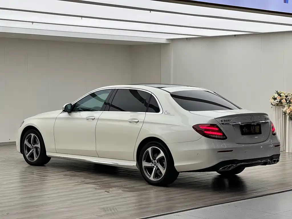 Mercedes-Benz E-Class 2019 — фото 23