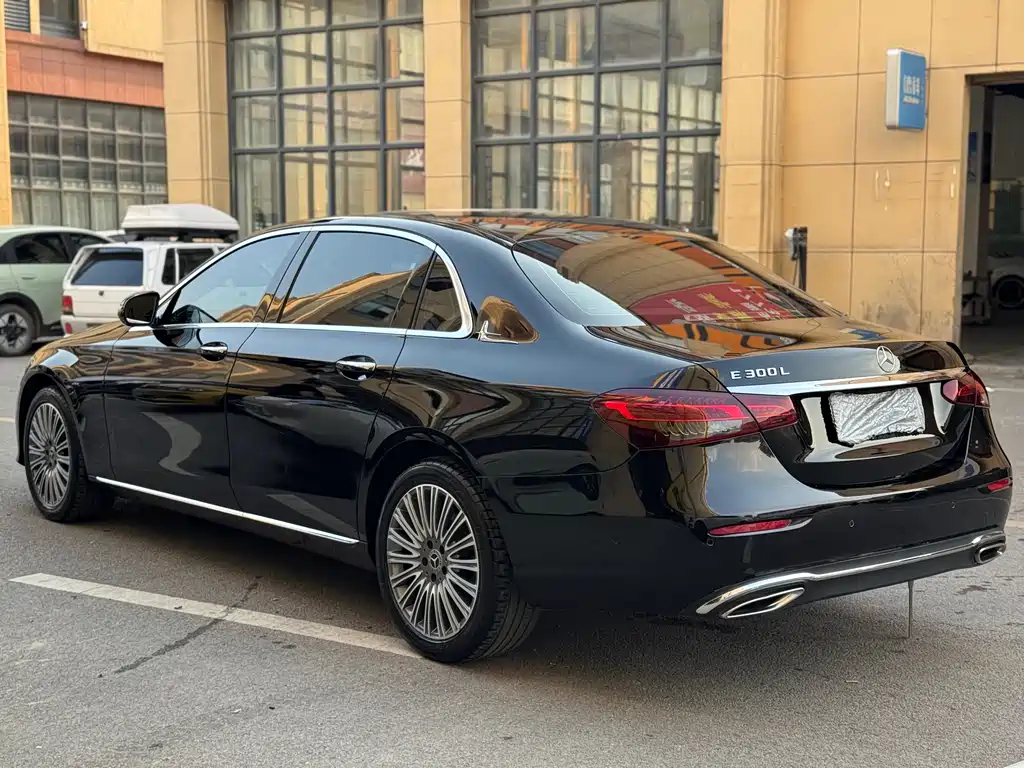 Mercedes-Benz E-Class 2023 — фото 16