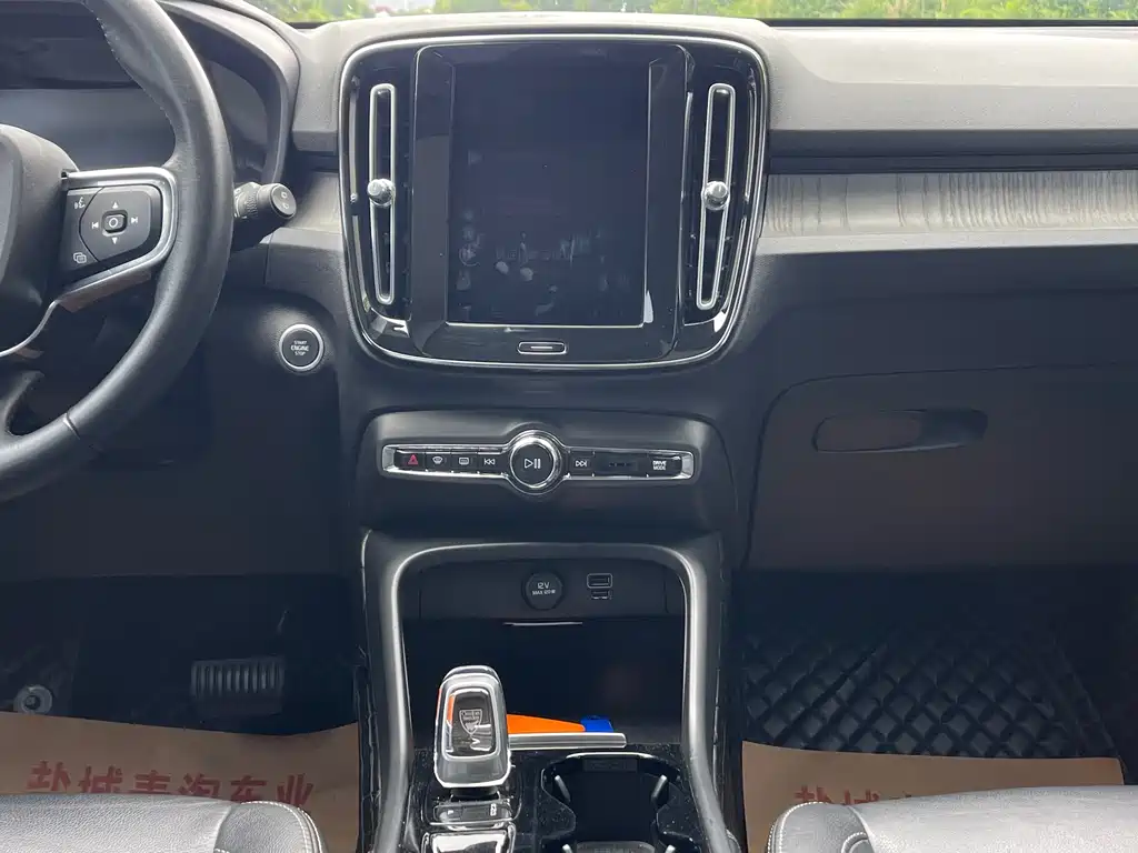 Volvo XC40 2021 — фото 13