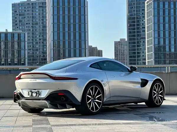 Aston Martin V8 Vantage 2018