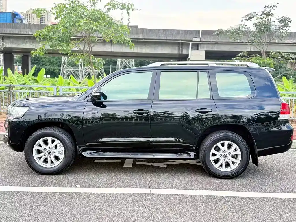 Toyota Land Cruiser 2019 — фото 2