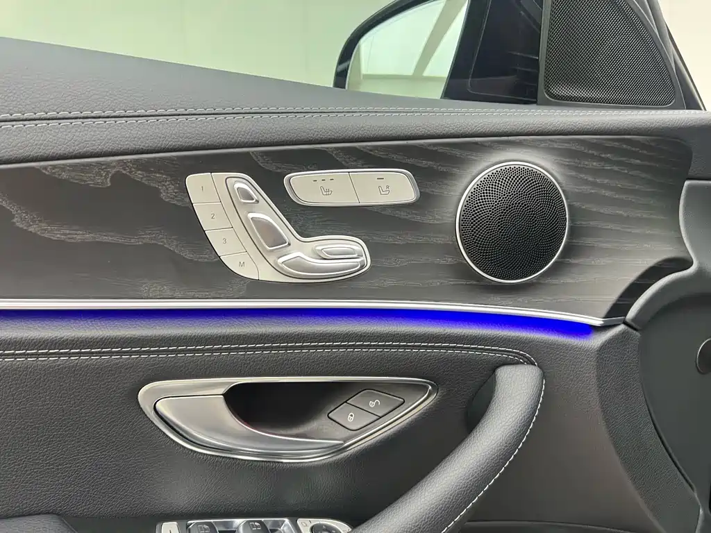 Mercedes-Benz E-Class 2019 — фото 18