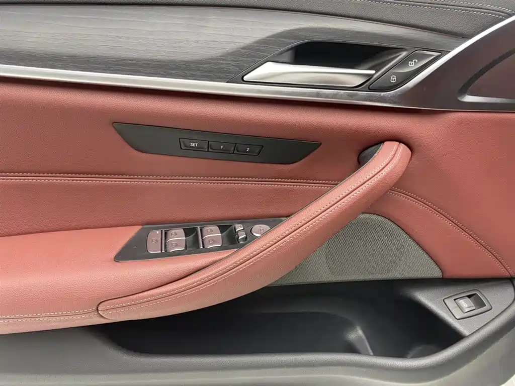 BMW 5 Series 2021 — фото 16