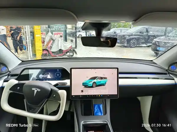 Tesla Model Y 2023